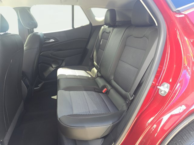 Used 2025 Chevrolet Trax LT w/ LT Convenience Package FWD image 23