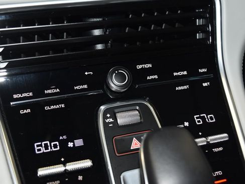 Used 2023 Porsche Panamera 4 Platinum Edition image 16