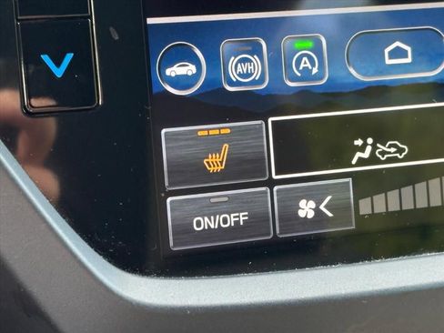 Used 2025 Subaru Forester Premium AWD/4WD image 16