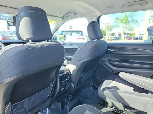 Used 2023 Jeep Grand Cherokee L Laredo RWD image 15