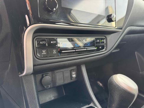 Used 2018 Toyota Corolla LE image 22