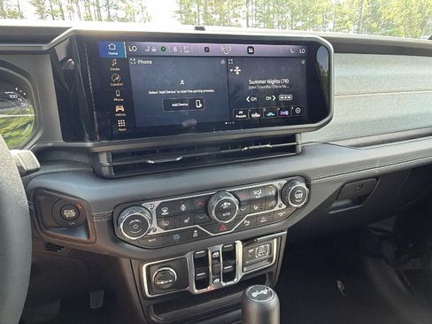 Used 2025 Jeep Wrangler Unlimited Sahara w/ Safety Group AWD/4WD image 31