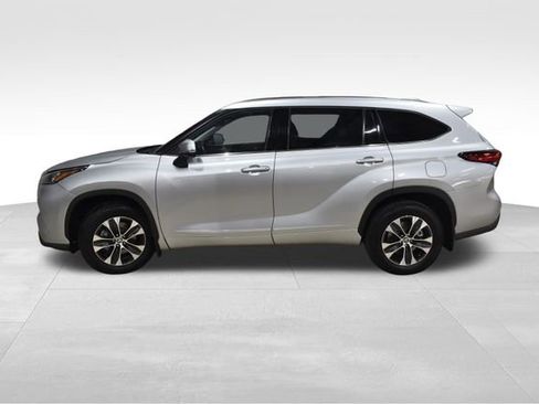 Used 2020 Toyota Highlander XLE image 6