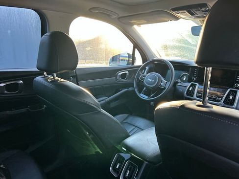 Used 2023 Kia Sorento SX AWD/4WD image 11