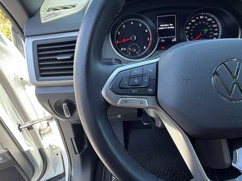 Used 2020 Volkswagen Atlas Cross Sport SE w/ Panoramic Sunroof Package FWD image 28