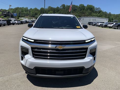 Used 2025 Chevrolet Traverse LT w/ Sun and Wheel Package FWD image 14
