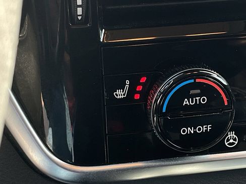 Used 2021 Nissan Rogue Platinum FWD image 18