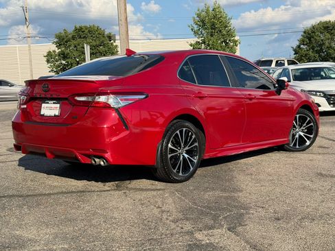 Used 2020 Toyota Camry SE w/ Convenience Package FWD image 23