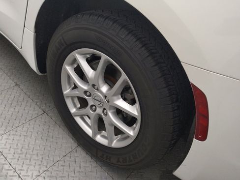 Used 2023 Chrysler Voyager LX FWD image 31