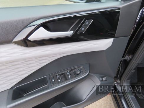 Used 2024 Volkswagen Taos S image 14