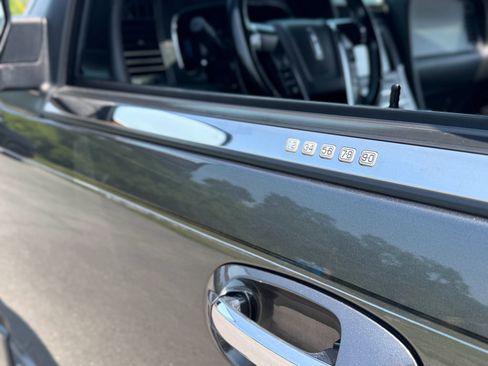 Used 2016 Lincoln Navigator Reserve AWD/4WD image 12