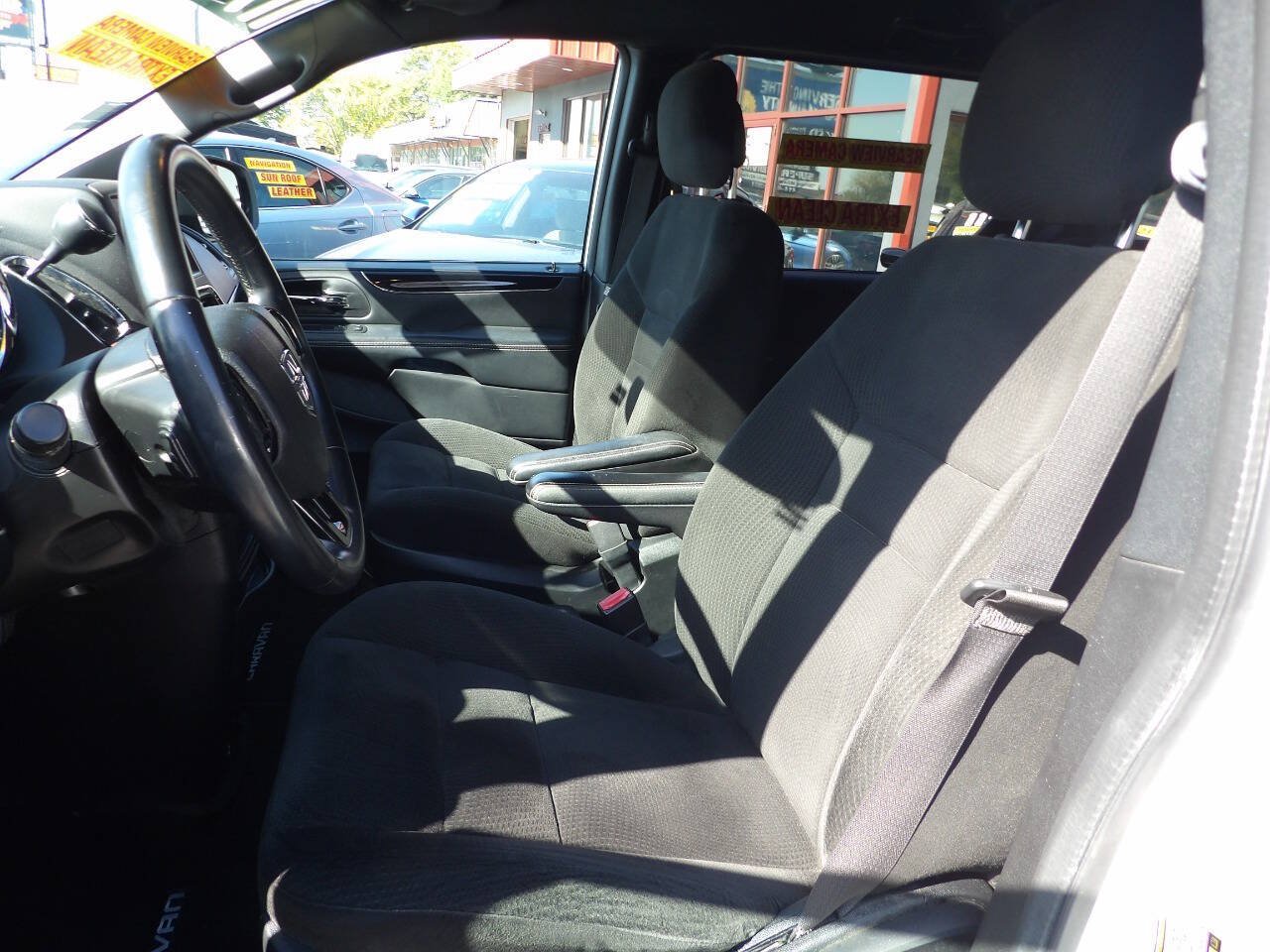 Used 2017 Dodge Grand Caravan SE FWD image 8