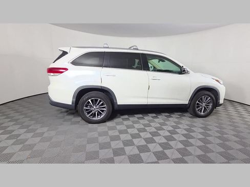 Used 2019 Toyota Highlander XLE FWD image 37