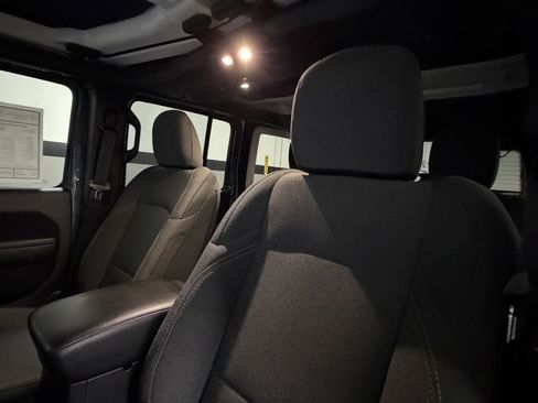 Used 2024 Jeep Wrangler Unlimited image 24