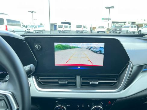 Used 2025 Chevrolet Trax LT w/ LT Convenience Package image 17