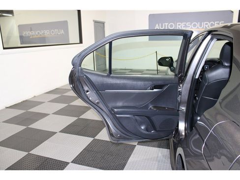 Used 2023 Toyota Camry SE image 13