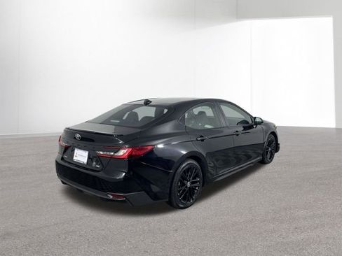 Used 2025 Toyota Camry SE FWD image 13