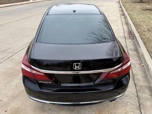 Used 2017 Honda Accord EX image 12