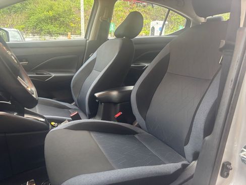 Used 2025 Nissan Versa SV FWD image 35