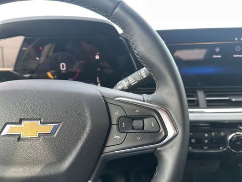 Used 2025 Chevrolet Trax LT w/ LT Convenience Package image 23