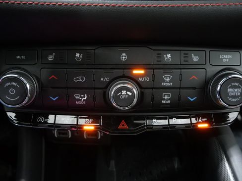 Used 2025 Dodge Durango GT AWD/4WD image 19