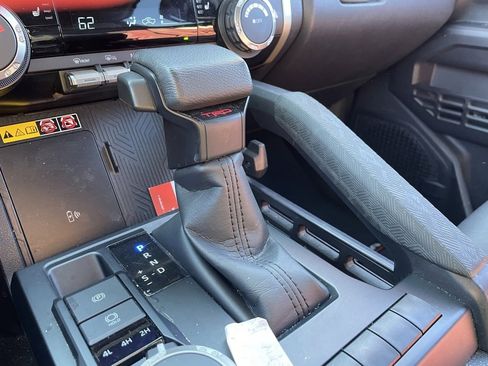 Used 2024 Toyota Tacoma TRD Sport w/ TRD Sport Upgrade Package image 4