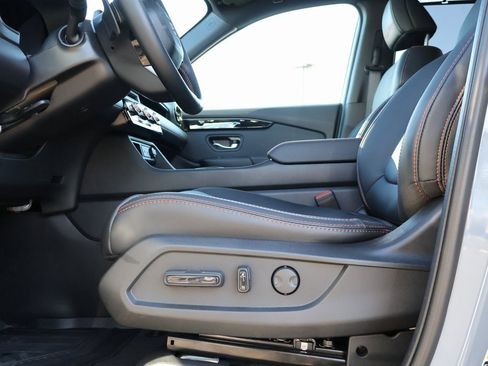 Certified 2025 Honda Pilot TrailSport image 32