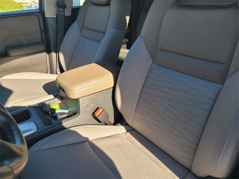 Certified 2022 Nissan Frontier SV image 13