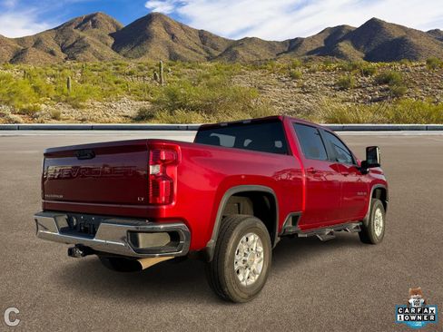 Used 2022 Chevrolet Silverado 2500 LT w/ Convenience Package image 4