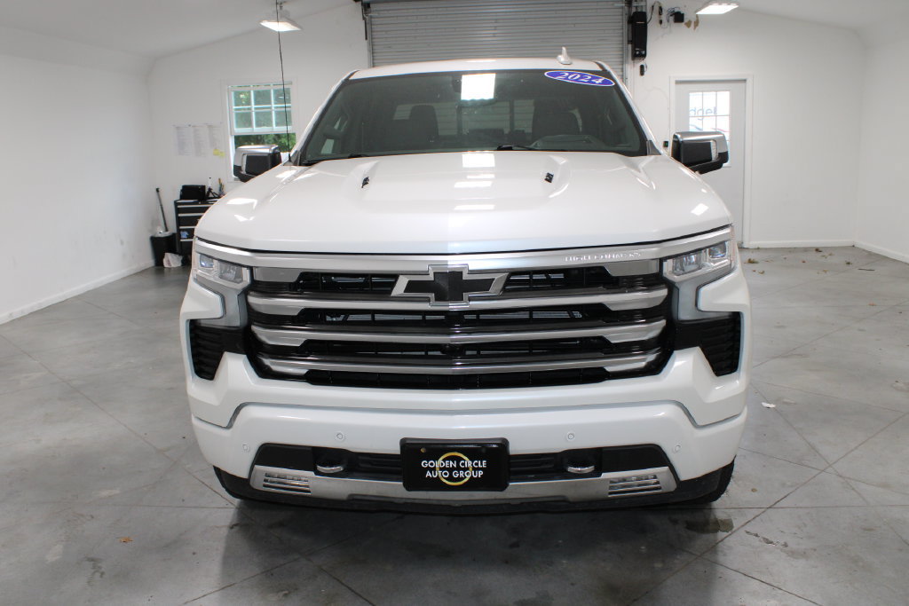 Used 2024 Chevrolet Silverado 1500 High Country w/ Technology Package AWD/4WD image 3