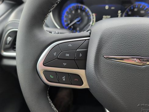 New 2026 Chrysler Pacifica Limited image 29