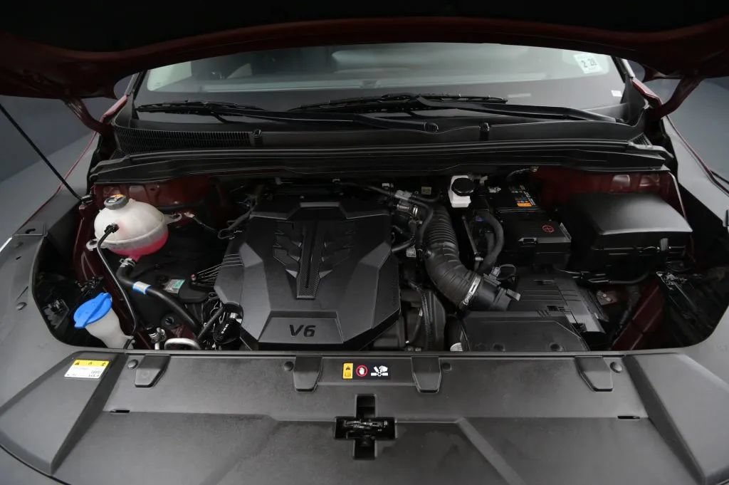 Used 2023 Kia Carnival LX FWD image 19