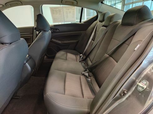 Used 2024 Nissan Altima 2.5 SV image 11