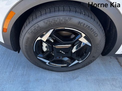 New 2026 Kia Sportage EX image 8