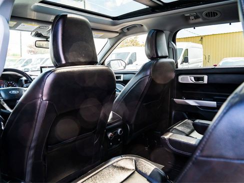 Used 2023 Ford Explorer Limited w/ Limited Technology Package RWD image 38
