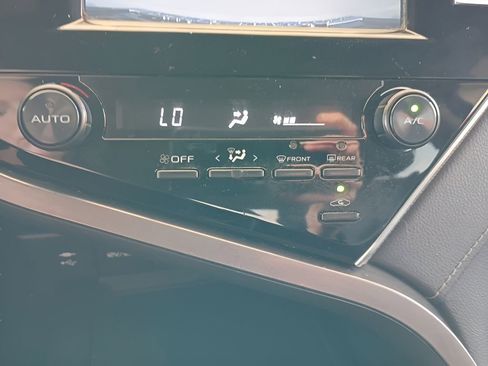 Used 2018 Toyota Camry SE FWD image 27