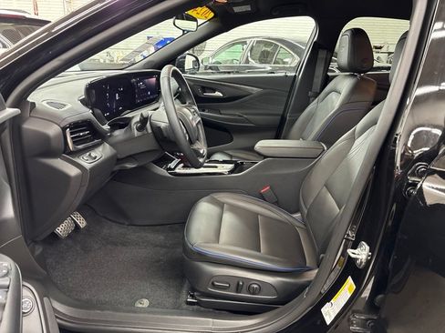 Used 2024 Buick Envista Sport Touring w/ Convenience I Package FWD image 17