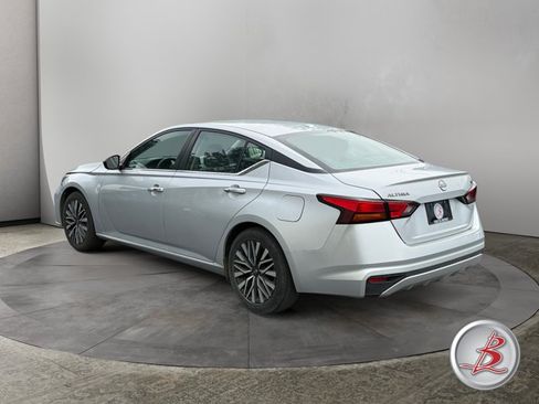 Used 2024 Nissan Altima 2.5 SV FWD image 5