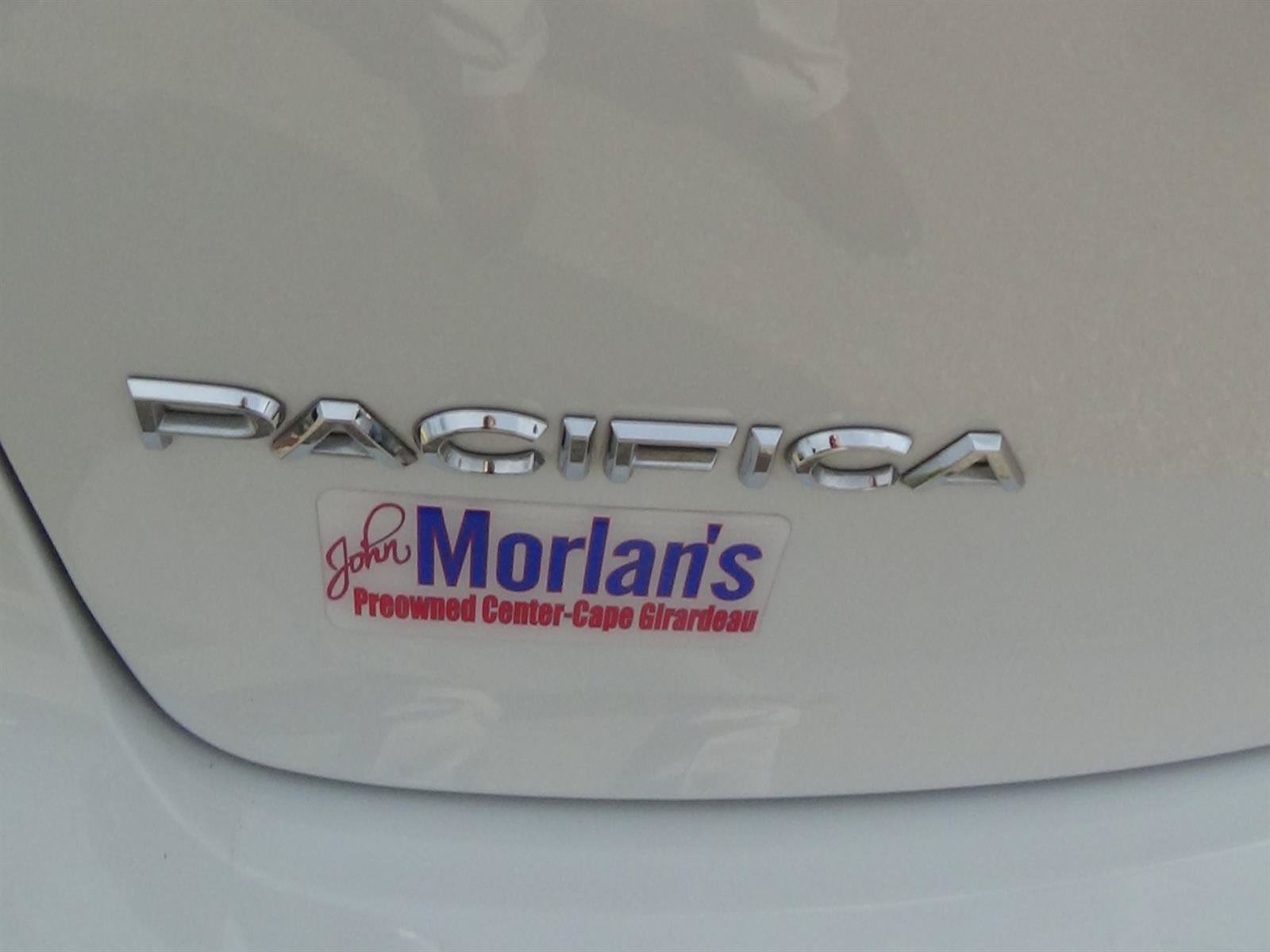 Certified 2025 Chrysler Pacifica Select FWD image 10