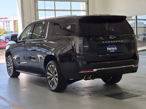 Used 2025 Chevrolet Suburban High Country AWD/4WD image 6