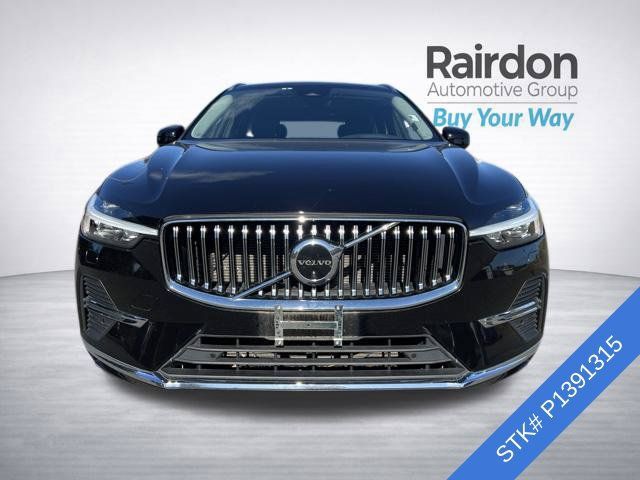 Used 2023 Volvo XC60 B5 Plus AWD/4WD image 2