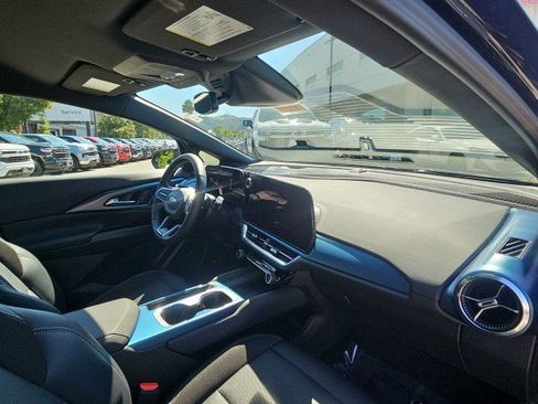 Used 2024 Chevrolet Equinox EV LT FWD image 28