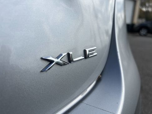 Used 2018 Toyota Avalon XLE image 25