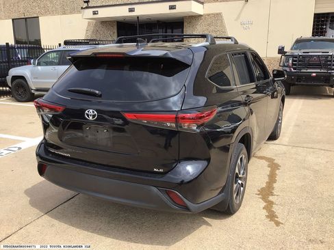 Used 2022 Toyota Highlander XLE FWD image 5