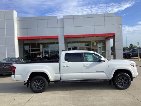 Used 2023 Toyota Tacoma SR5 w/ Technology Package AWD/4WD image 8