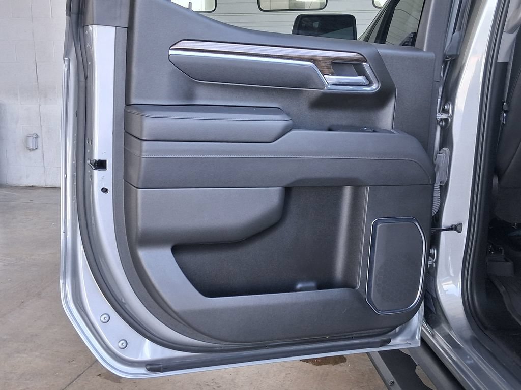 Used 2025 Chevrolet Silverado 1500 LT Trail Boss w/ Convenience Package II AWD/4WD image 21
