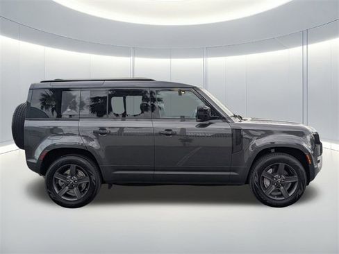 Used 2021 Land Rover Defender 110 SE image 5