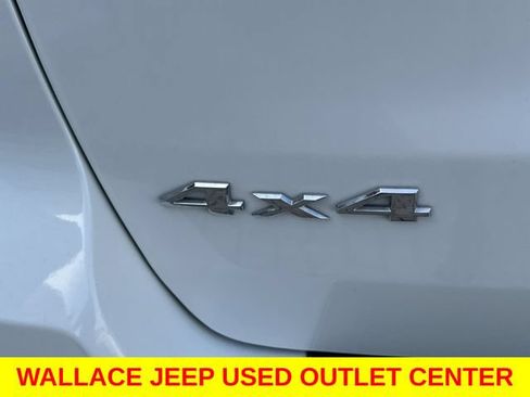 Used 2019 Jeep Grand Cherokee Laredo AWD/4WD image 9