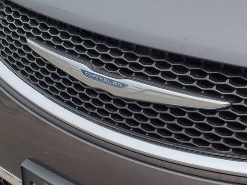 Used 2018 Chrysler Pacifica Touring Plus image 11