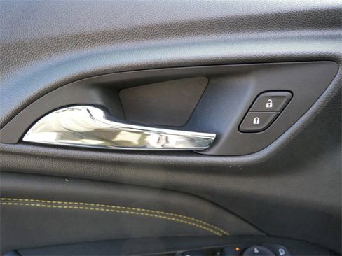 Used 2024 Chevrolet Trax LT w/ Sunroof Package image 14